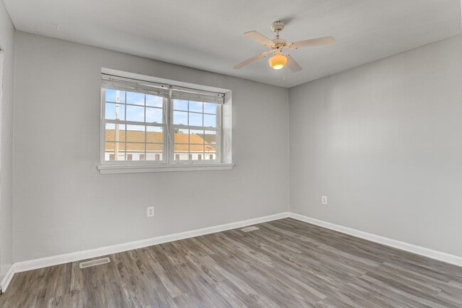 Building Photo - Charming 2BR Condo in Glen Burnie