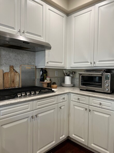 Building Photo - 19457 Surfset Dr