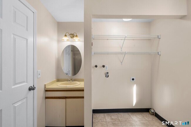 Building Photo - 35 Woodlawn Ave