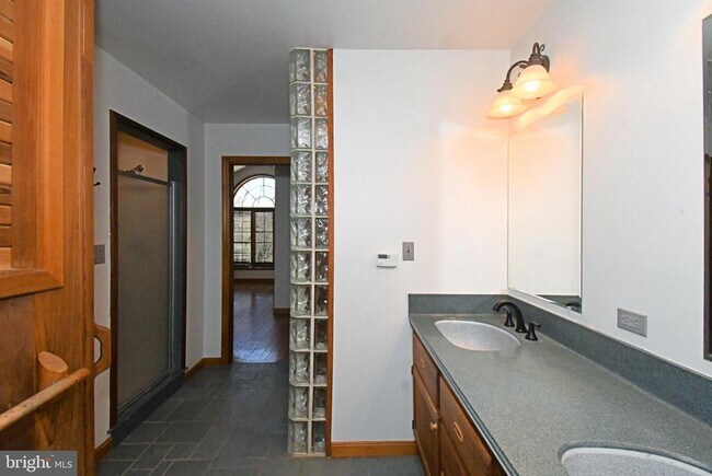 Building Photo - 306 Cedar Hill Rd