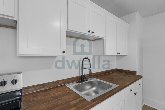 Building Photo - FULLY RENOVATED 3-Bedroom Rental Home on Woodlawn Ave.-UNMATCHED COMFORT, CONVENIENCE & VALUE!