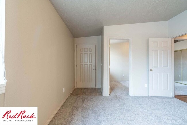 Building Photo - Dog Friendly! Great 2 Bedroom, 2 Bathroom ...