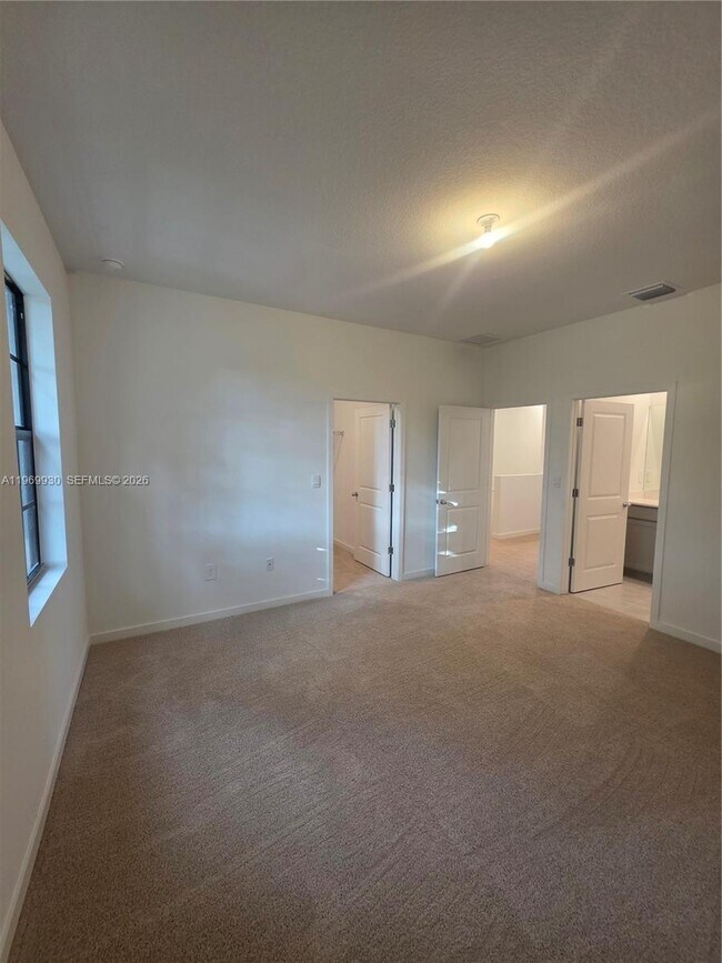 Building Photo - 1114 SW 9th Ave