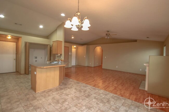 Building Photo - 2712 NE 164th Pl