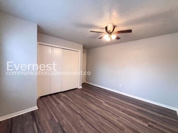 Building Photo - 7842 Royan Dr