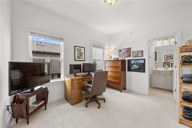 Building Photo - 6529 Beacon Dr