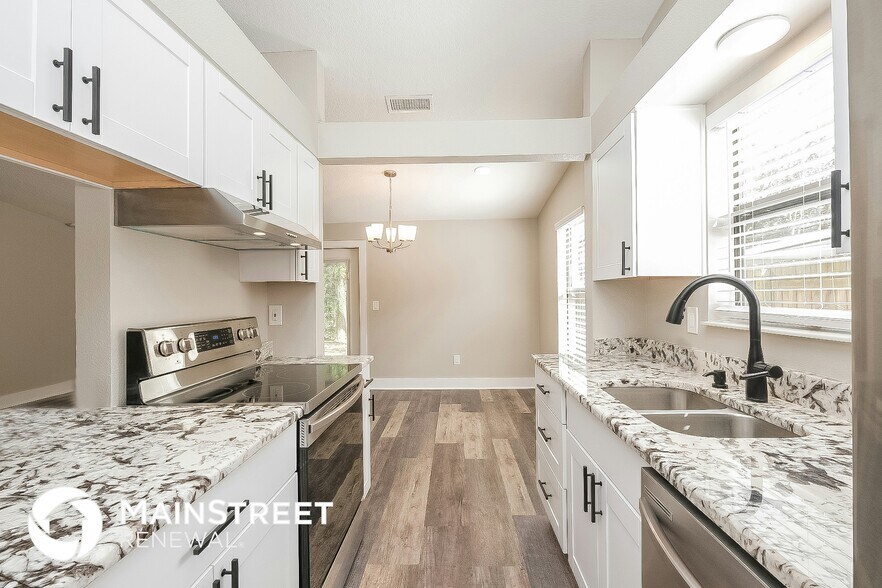Building Photo - 12333 Hidden Brook Dr