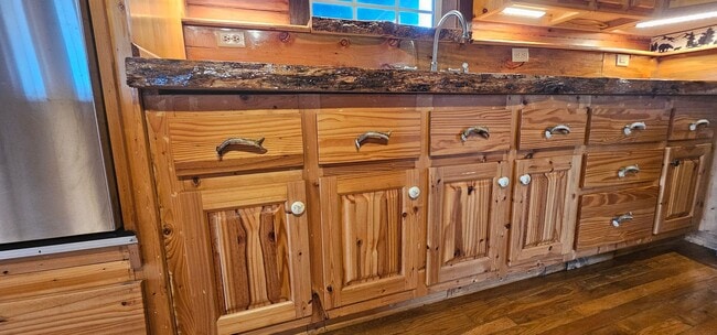 Building Photo - Private Log Cabin Home Peaceful Country Living on Acreage