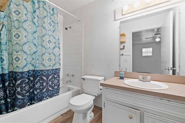 Building Photo - 1304 Delano St