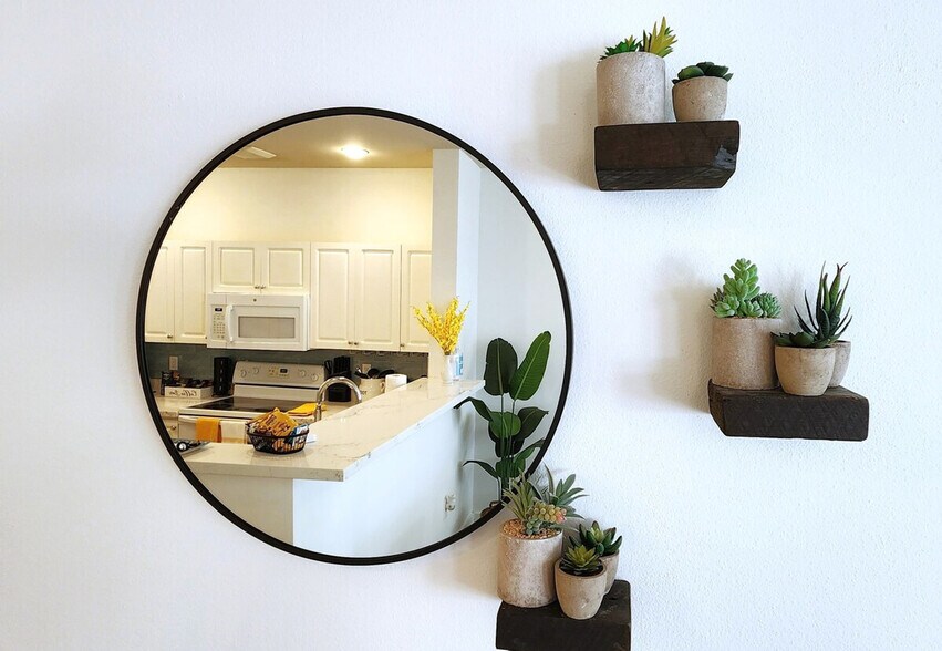 Building Photo - 2415 2nd Ave