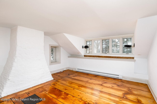 Building Photo - 43 Crown St