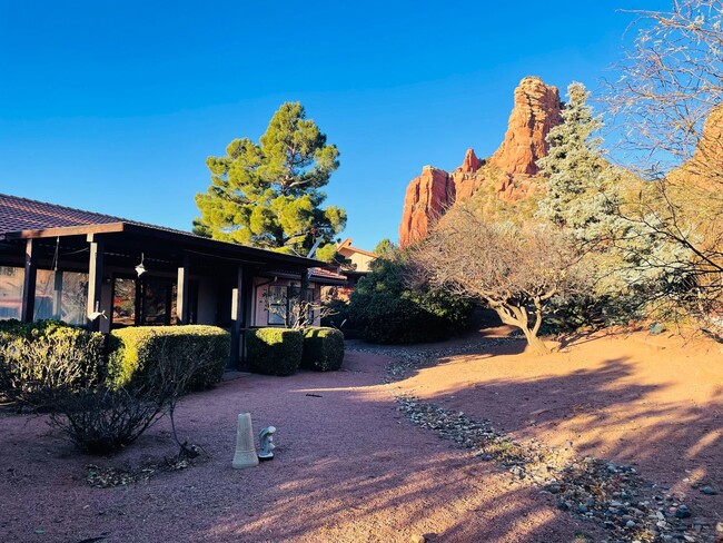 Building Photo - Village of Oak Creek