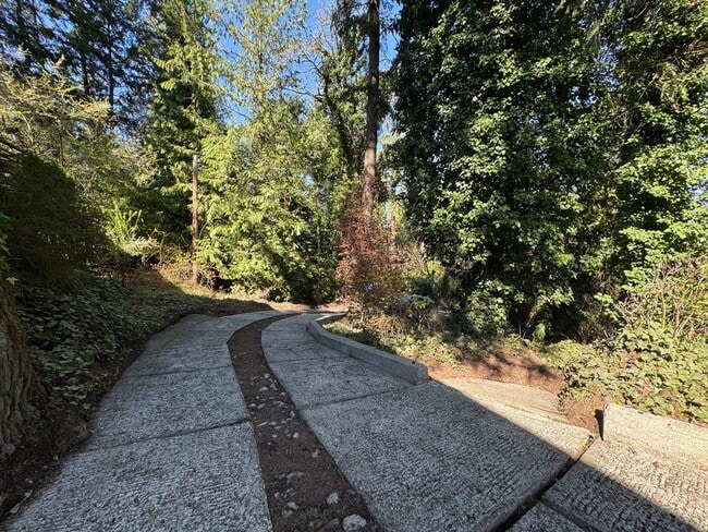 Building Photo - Mid-century modern view 3 bed house on top private drive with view of valley