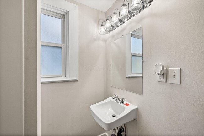 Building Photo - 37 W Arch St