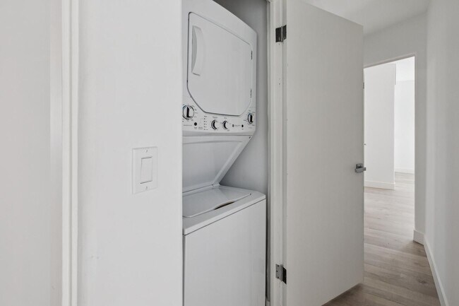 Building Photo - Gorgeously Renovated Historic 3-Bedroom Retreat in Downtown North (Palo Alto)