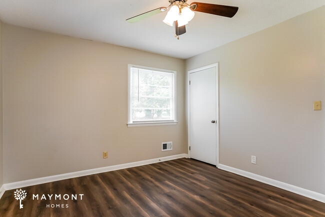 Building Photo - Inviting 3-Bedroom Home