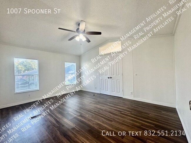 Building Photo - 1007 Spooner St