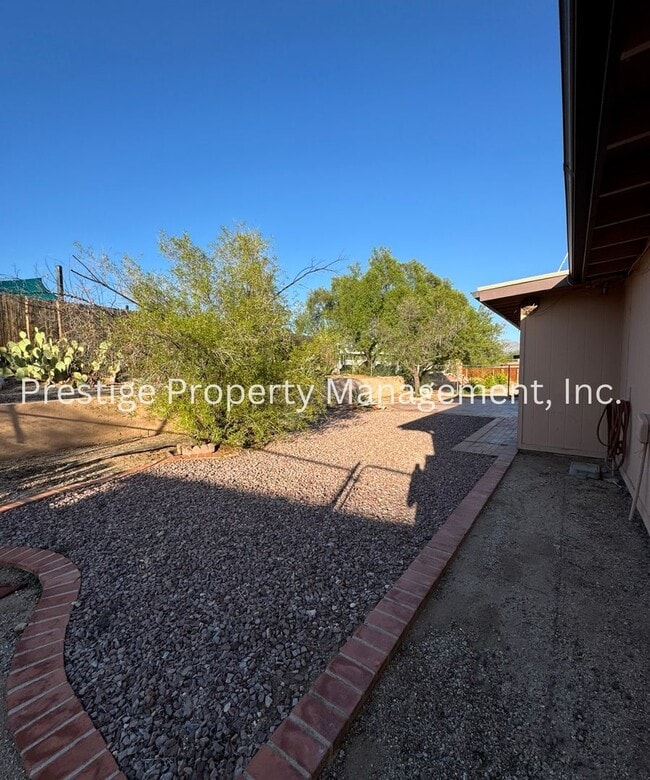 Building Photo - 3bd/2ba home tucked away in Northwest Tucson!!
