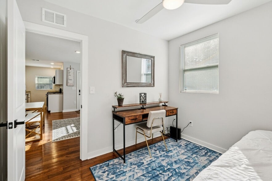 Building Photo - 2384 Cambridge Ave