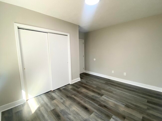 Building Photo - 2140 Silverdale Rd