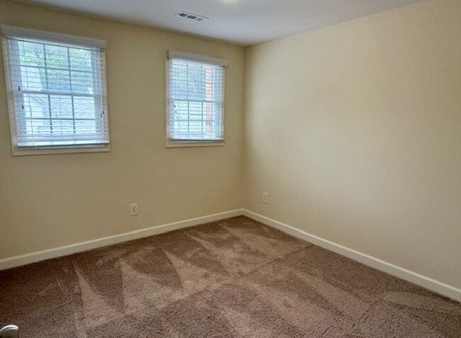 Building Photo - 1348 Green Oaks Ln