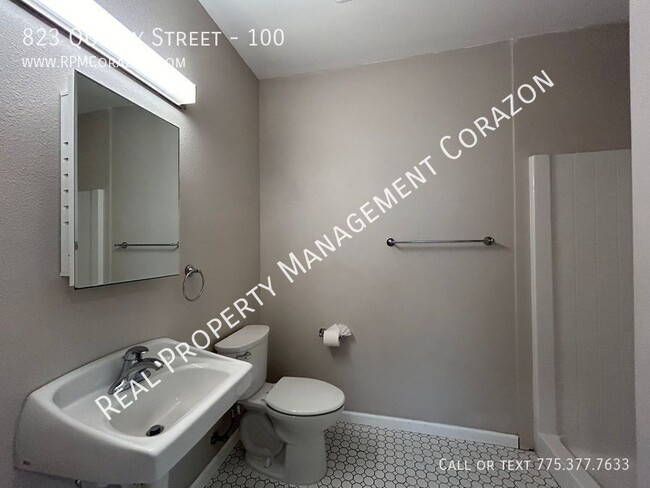 Building Photo - 1 bedroom downstairs apartment w/washer & ...