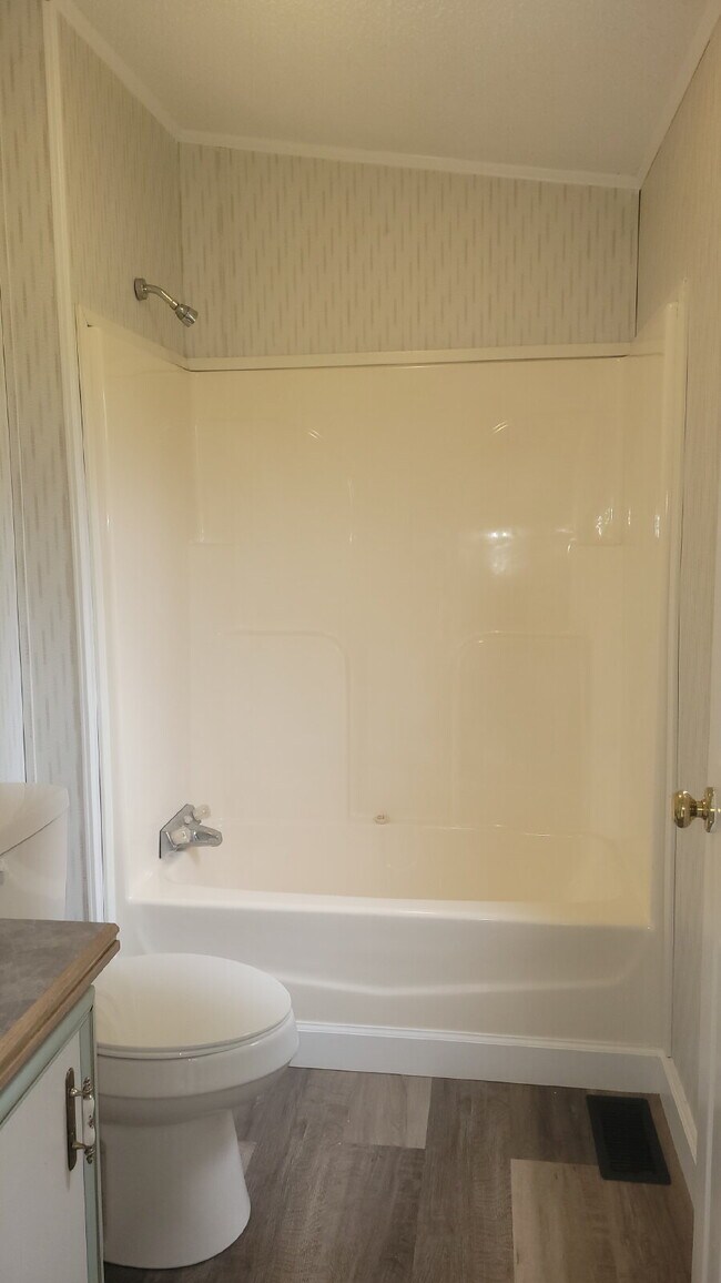 Building Photo - " 2-Bed, 2-Bath Mobile Home Retreat in Tan...