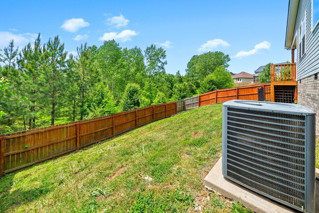 Building Photo - Pet Friendly Three Bedroom with Bonus!
