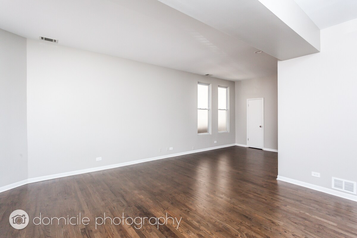 Building Photo - 1056 W Cornelia Ave