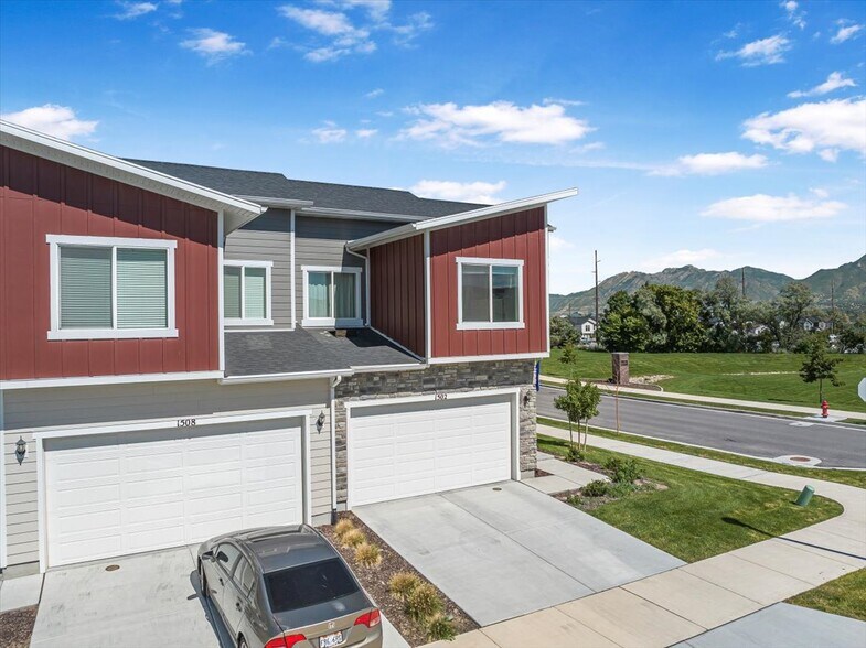 Building Photo - 1502 W Sparta Way