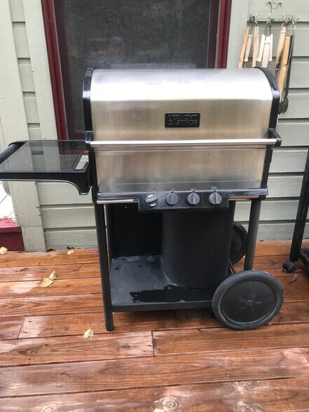 Building Photo - 1887 Hunters Dr