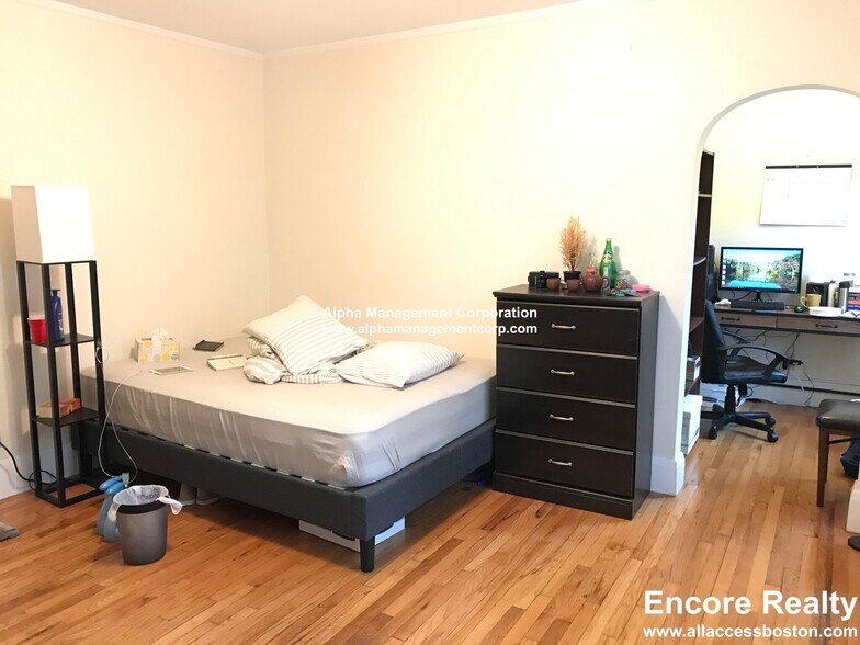 Building Photo - 349 Pleasant St