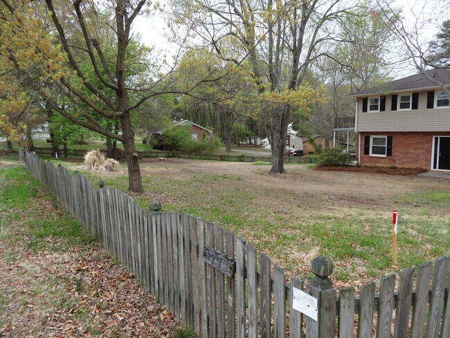Building Photo - 5773 Gumtree Rd