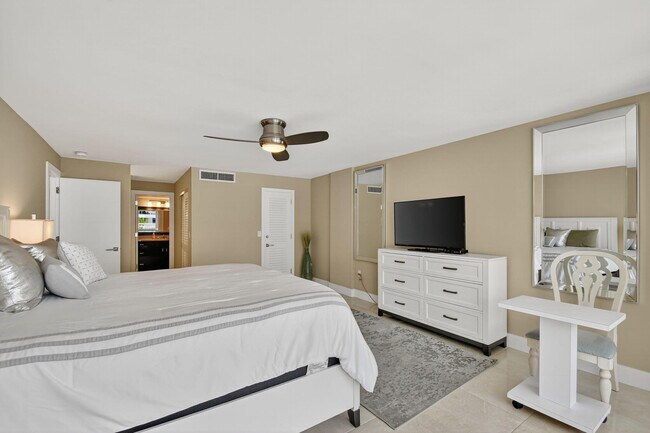 Building Photo - 3546 S Ocean Blvd