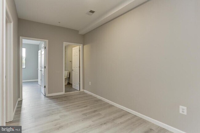 Building Photo - 400 N Highland Ave