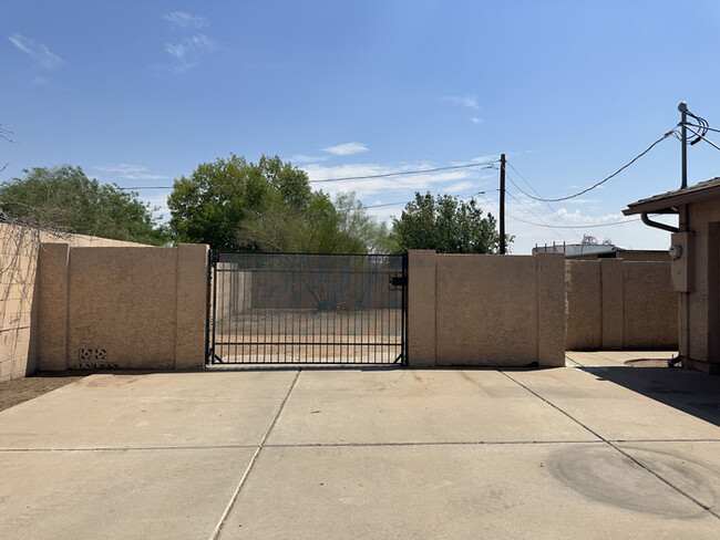 Building Photo - Beautiful 3 Bed 2 Bath home in Phoenix!