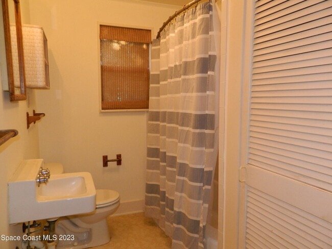 Building Photo - 803 Rockledge Dr