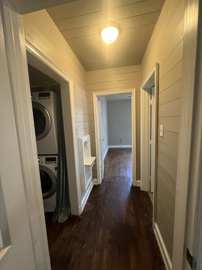 Building Photo - 300 W Dexter Dr