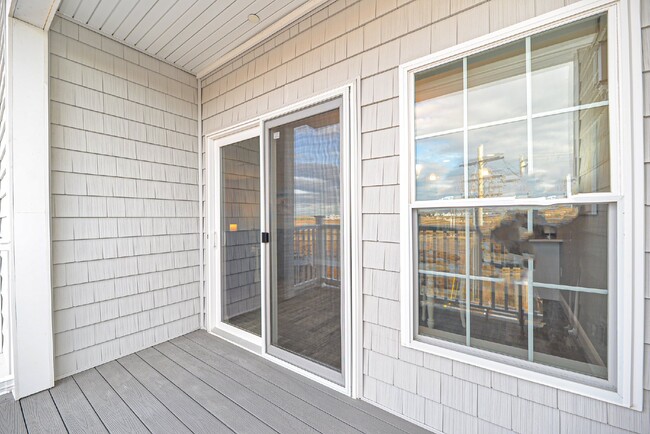 Building Photo - Gorgeous 2 bedroom very spacious condo at ...