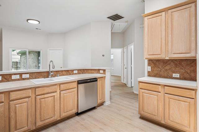 Building Photo - 1700 Bur Oak Dr