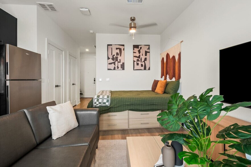 Building Photo - 4204 Greeley St