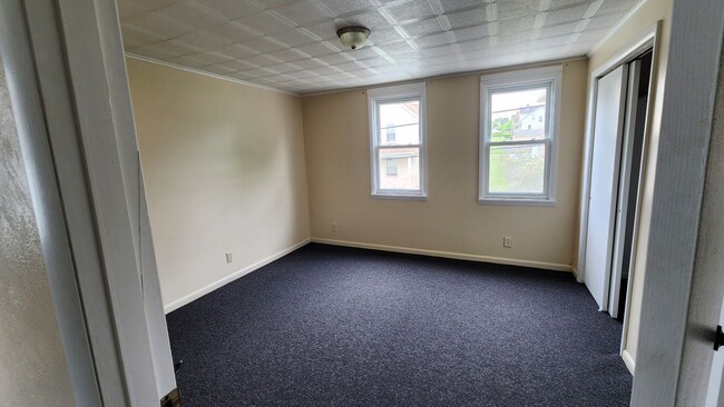 Building Photo - Monessen 3 Bedroom 1 Bath Newly renovated ...