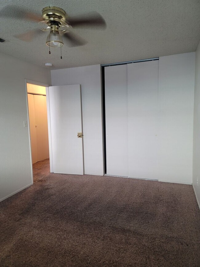 Building Photo - SHE330