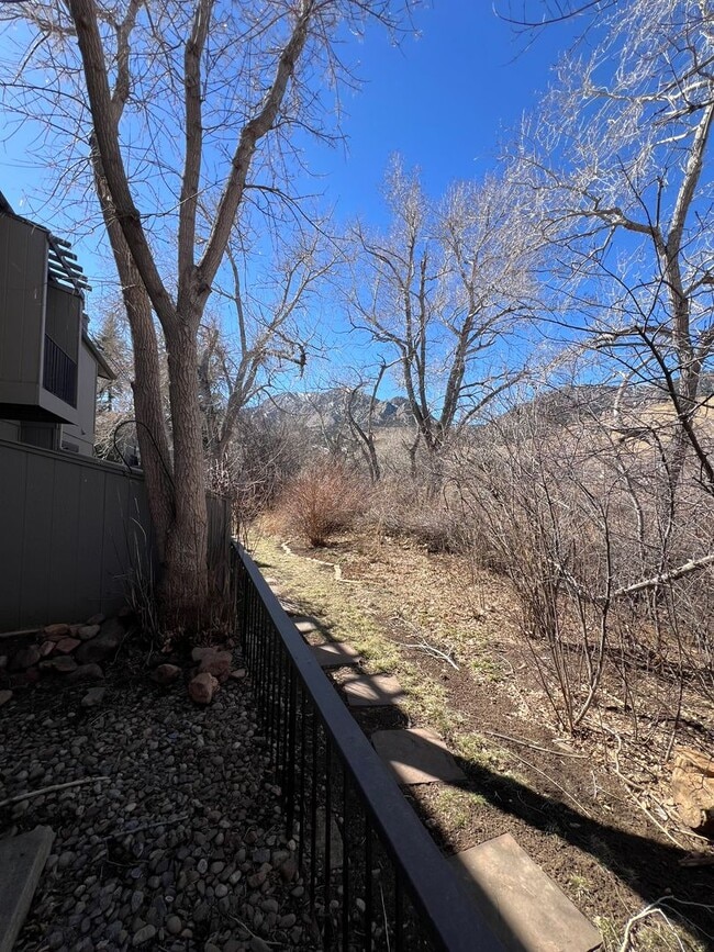 Building Photo - Sunny 2 bed, 1 bath South Boulder Townhome - Available June 5th!