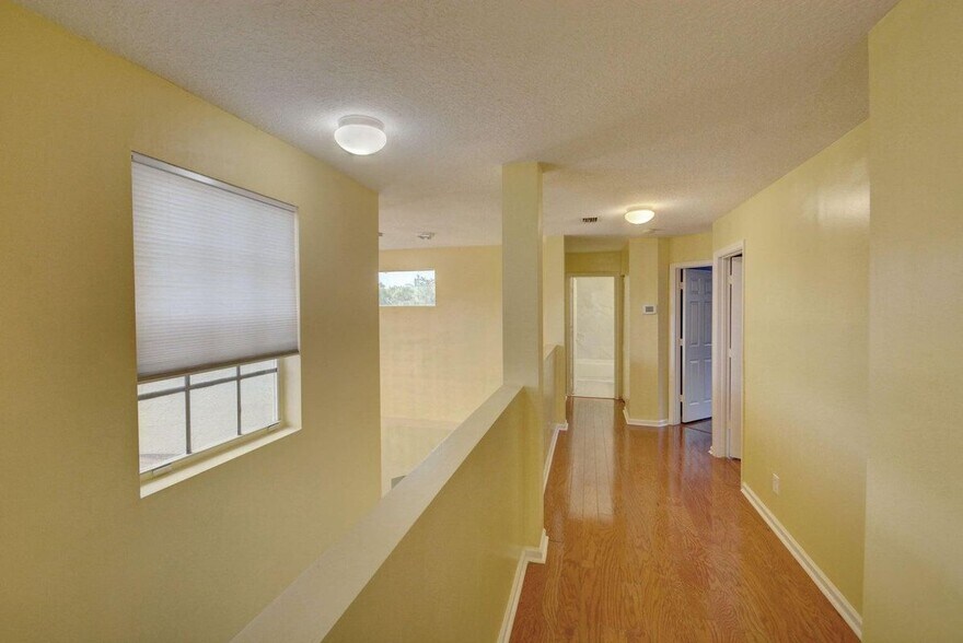 Building Photo - 1282 Pebble Ridge Ln