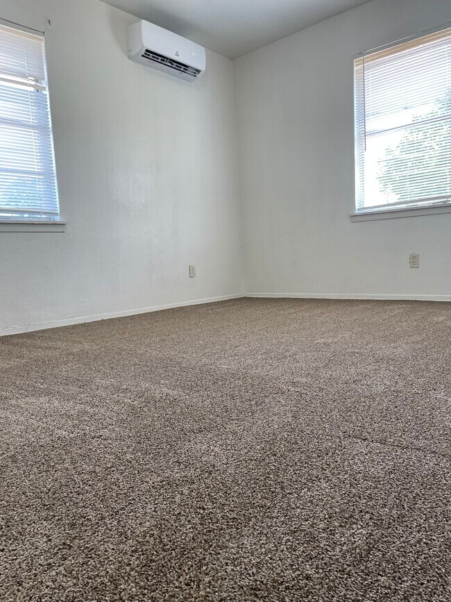 Building Photo - 3405 Drew St