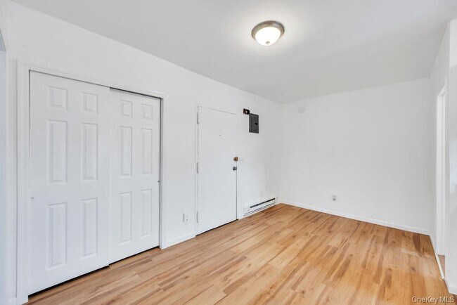 Building Photo - 1550 Montauk Hwy