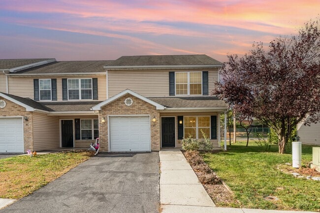 Building Photo - 3 bedroom townhouse in Carlisle