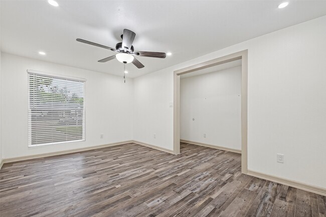 Building Photo - 5803 Greencraig Dr