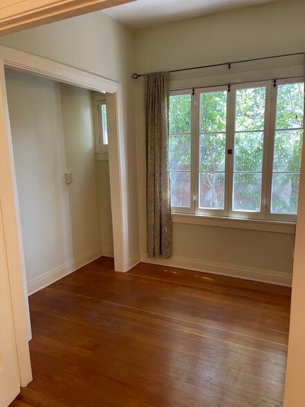Private office - 1540 N Lake Ave